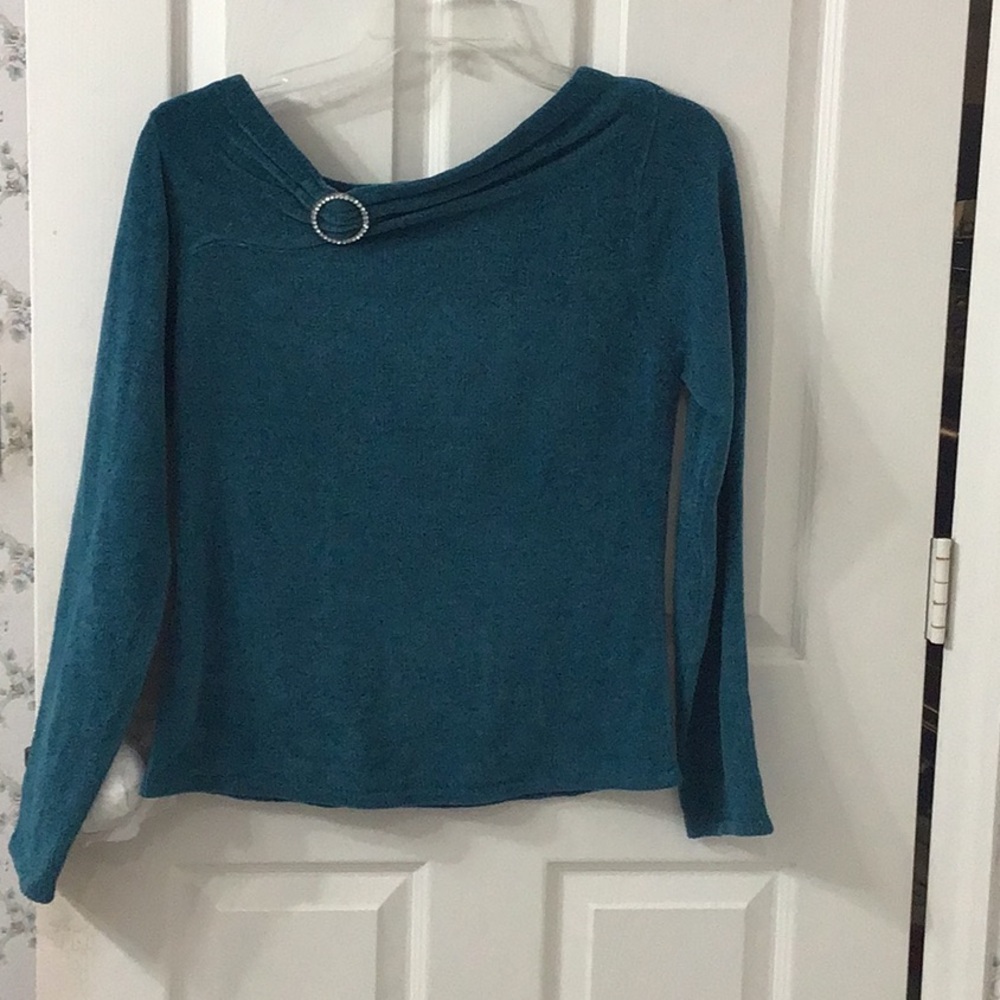 New Turquoise long sleeve size S cowl neck w/ rhinestone pin sweater-like top.